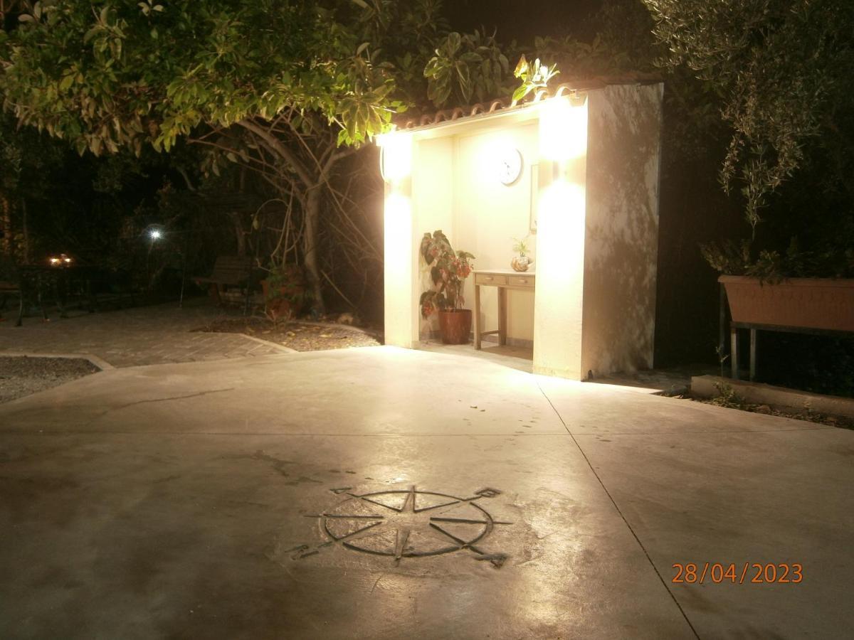Aphrodite Studios & Apartment Bali  Extérieur photo